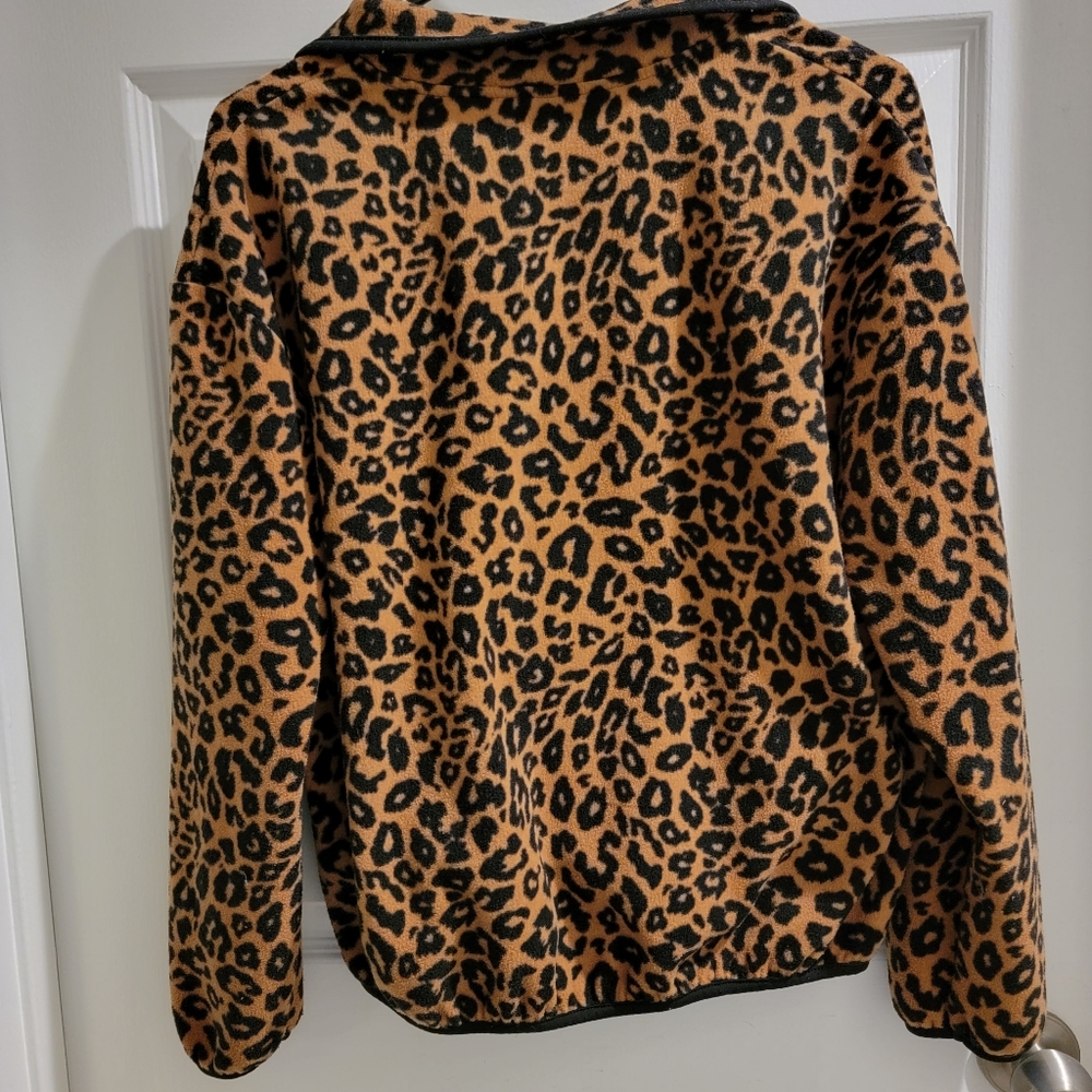Cheetah Pullover - Picture 2 of 2